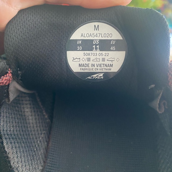 Men's Black and Red Shoes - Picture 4 of 4